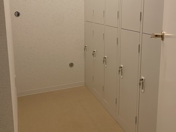 更衣室・鍵付き個人ロッカー・女性専用トイレ完備☆